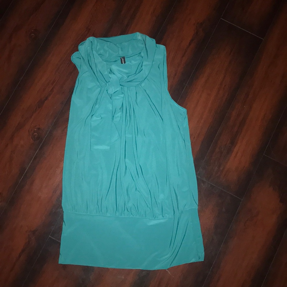 Green sleeveless blouse - Picture 3 of 3